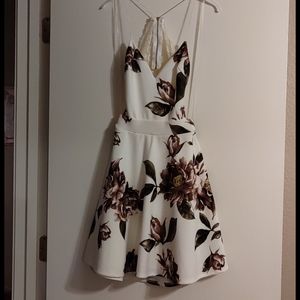 🔴Final Sale🔴 🌸White Floral Dress🌸